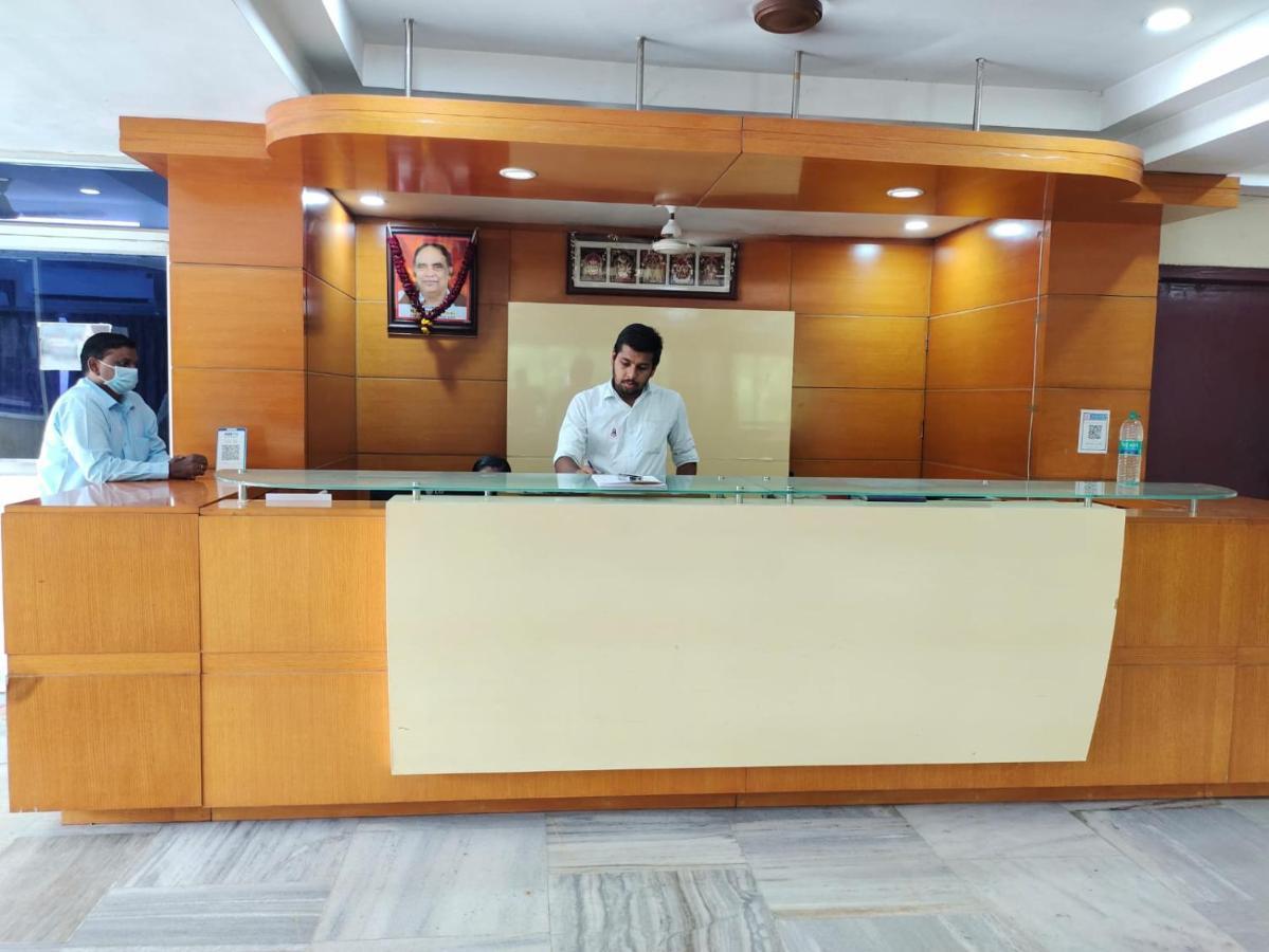 Hotel Geetha International 杜蒂戈林 外观 照片