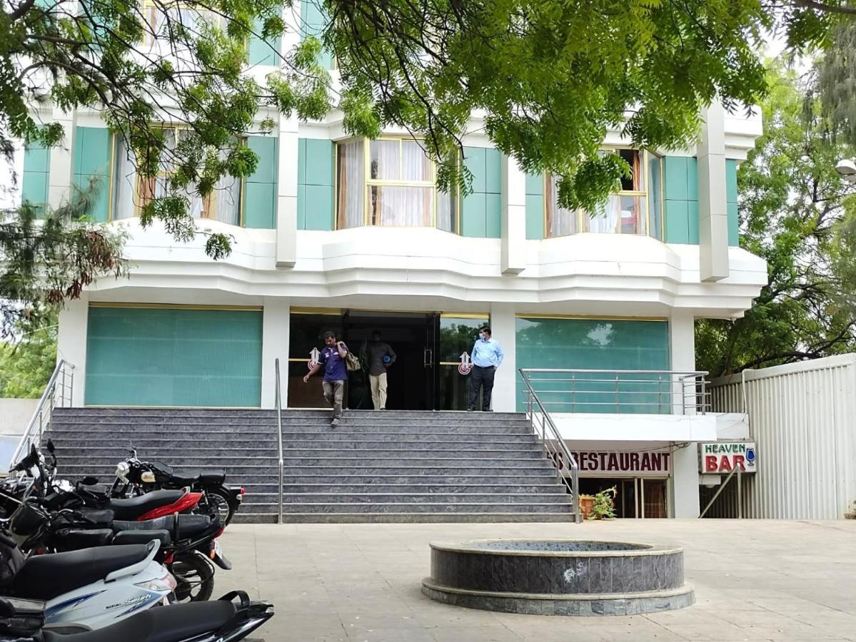 Hotel Geetha International 杜蒂戈林 外观 照片