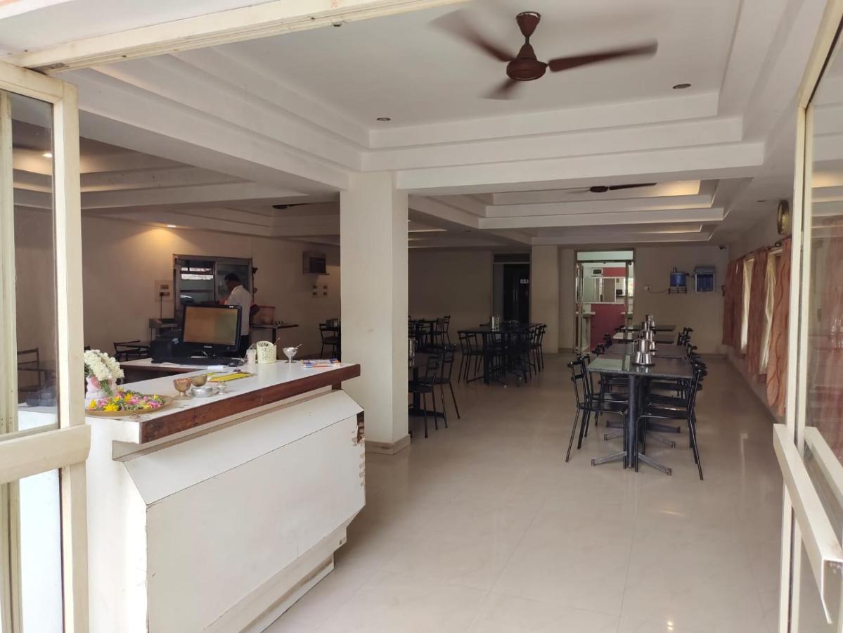 Hotel Geetha International 杜蒂戈林 外观 照片