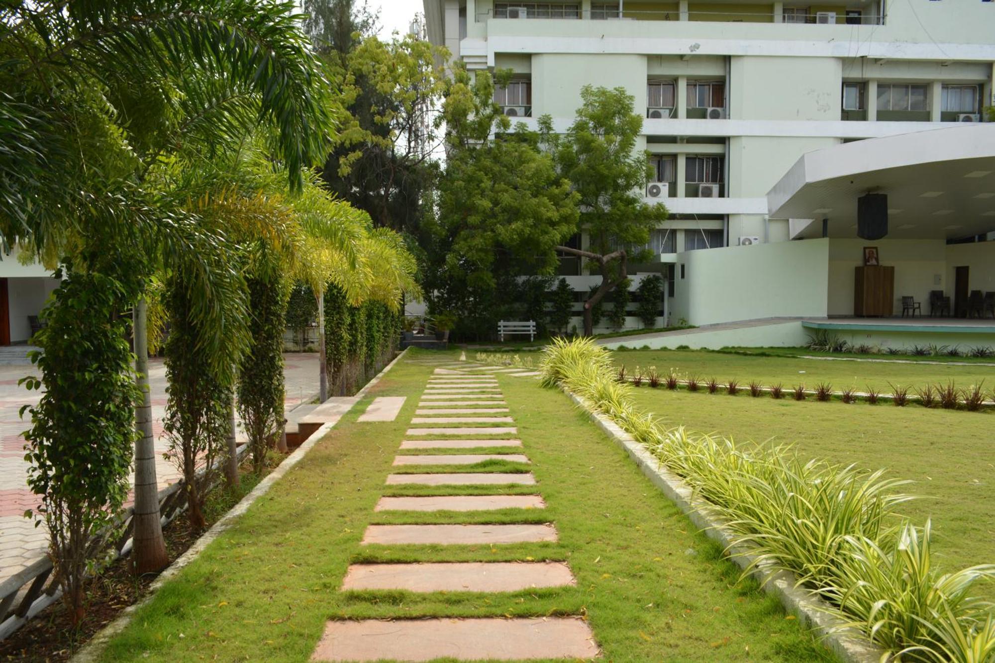 Hotel Geetha International 杜蒂戈林 外观 照片