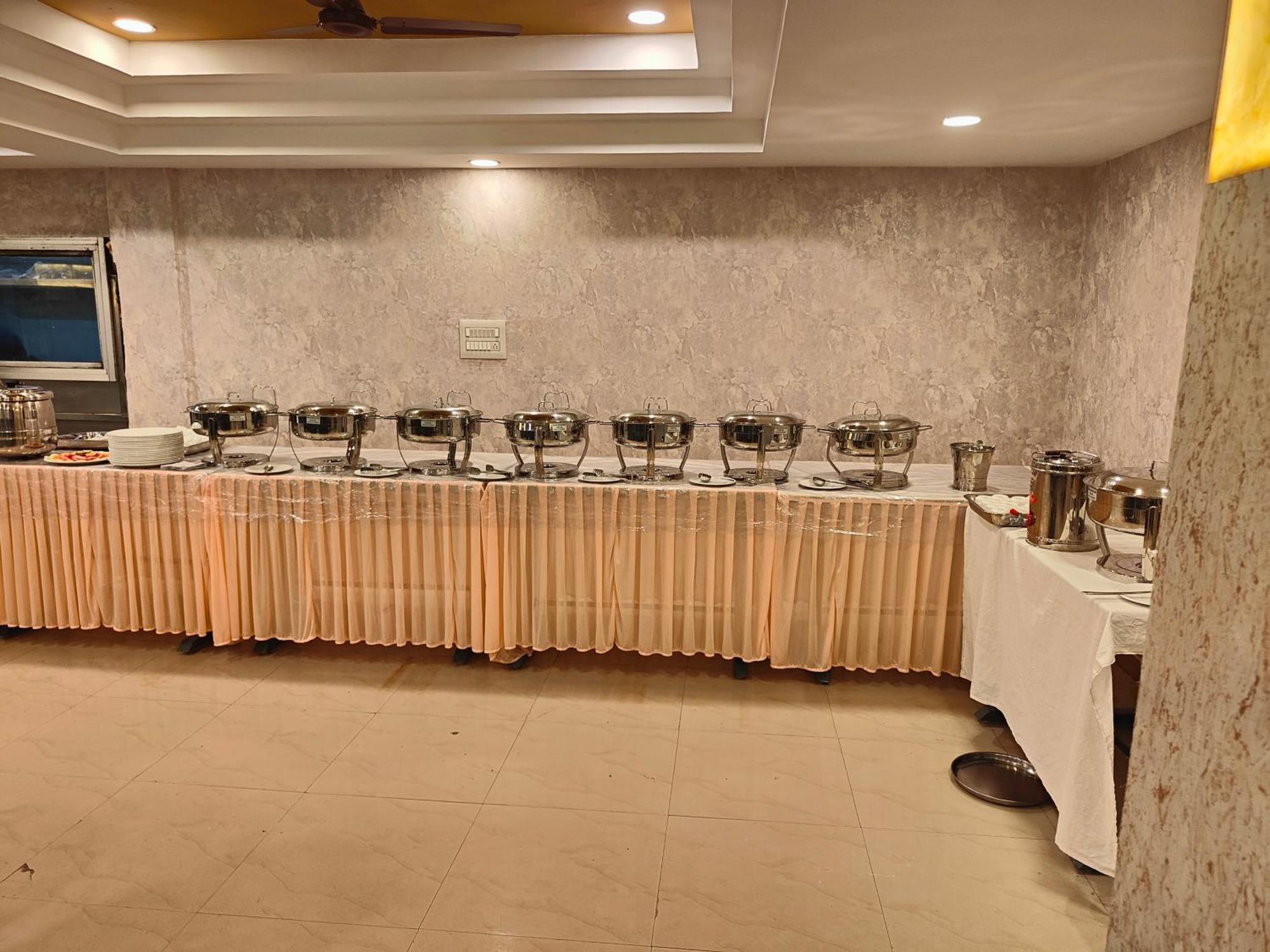 Hotel Geetha International 杜蒂戈林 外观 照片