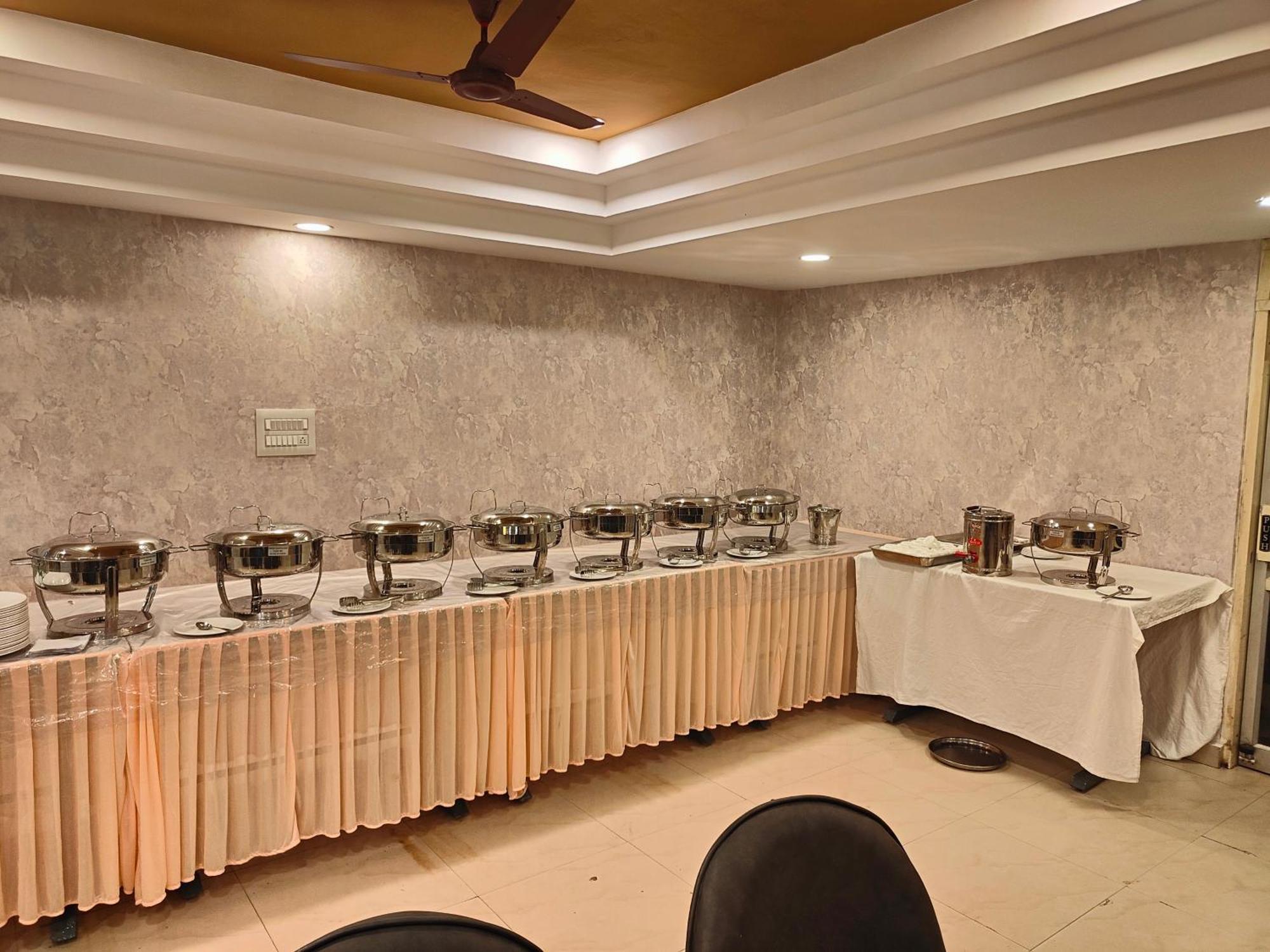 Hotel Geetha International 杜蒂戈林 外观 照片