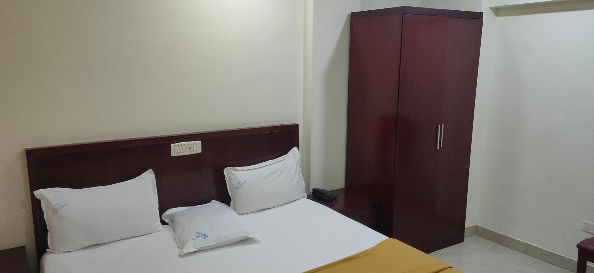 Hotel Geetha International 杜蒂戈林 外观 照片