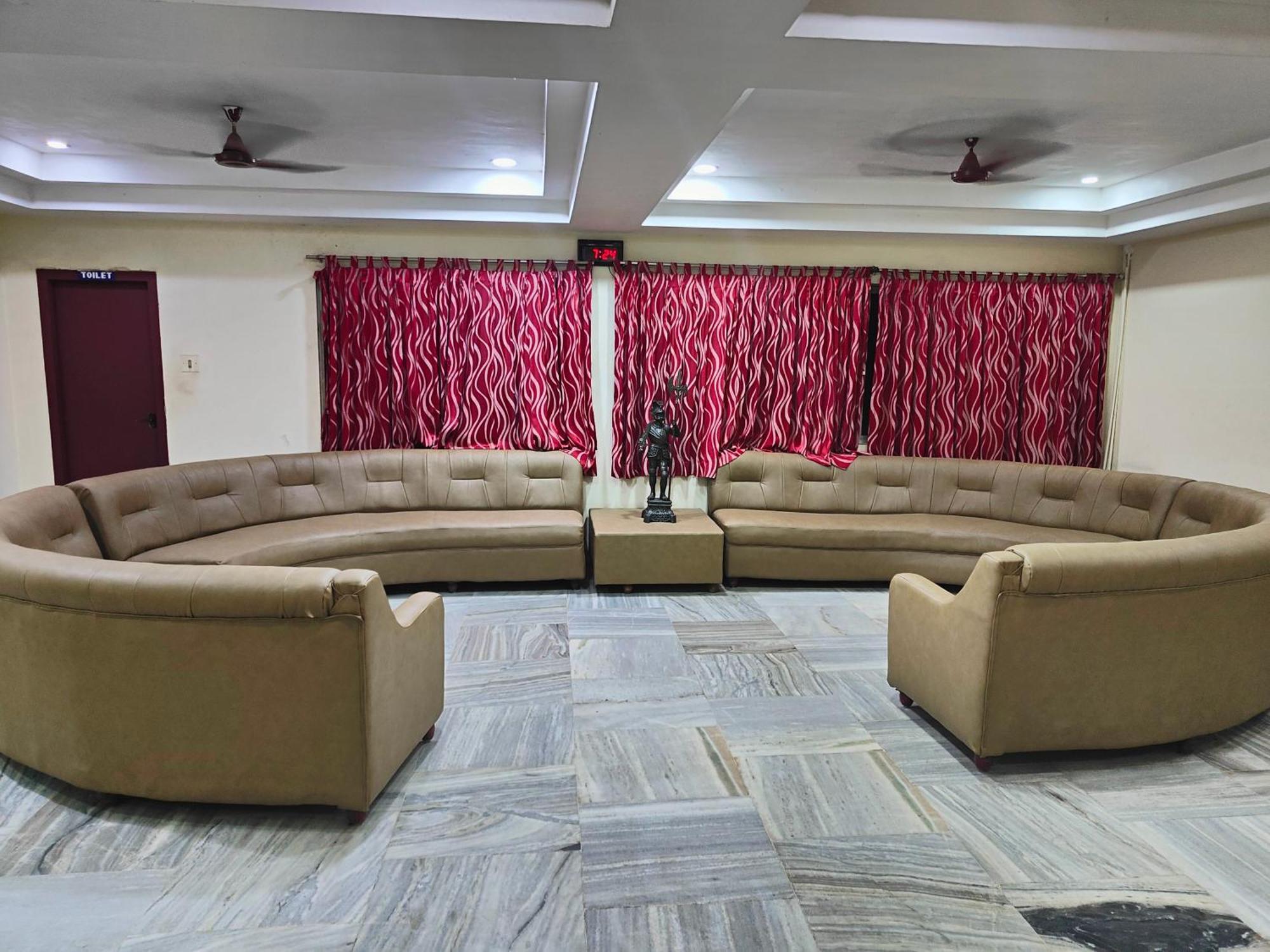 Hotel Geetha International 杜蒂戈林 外观 照片