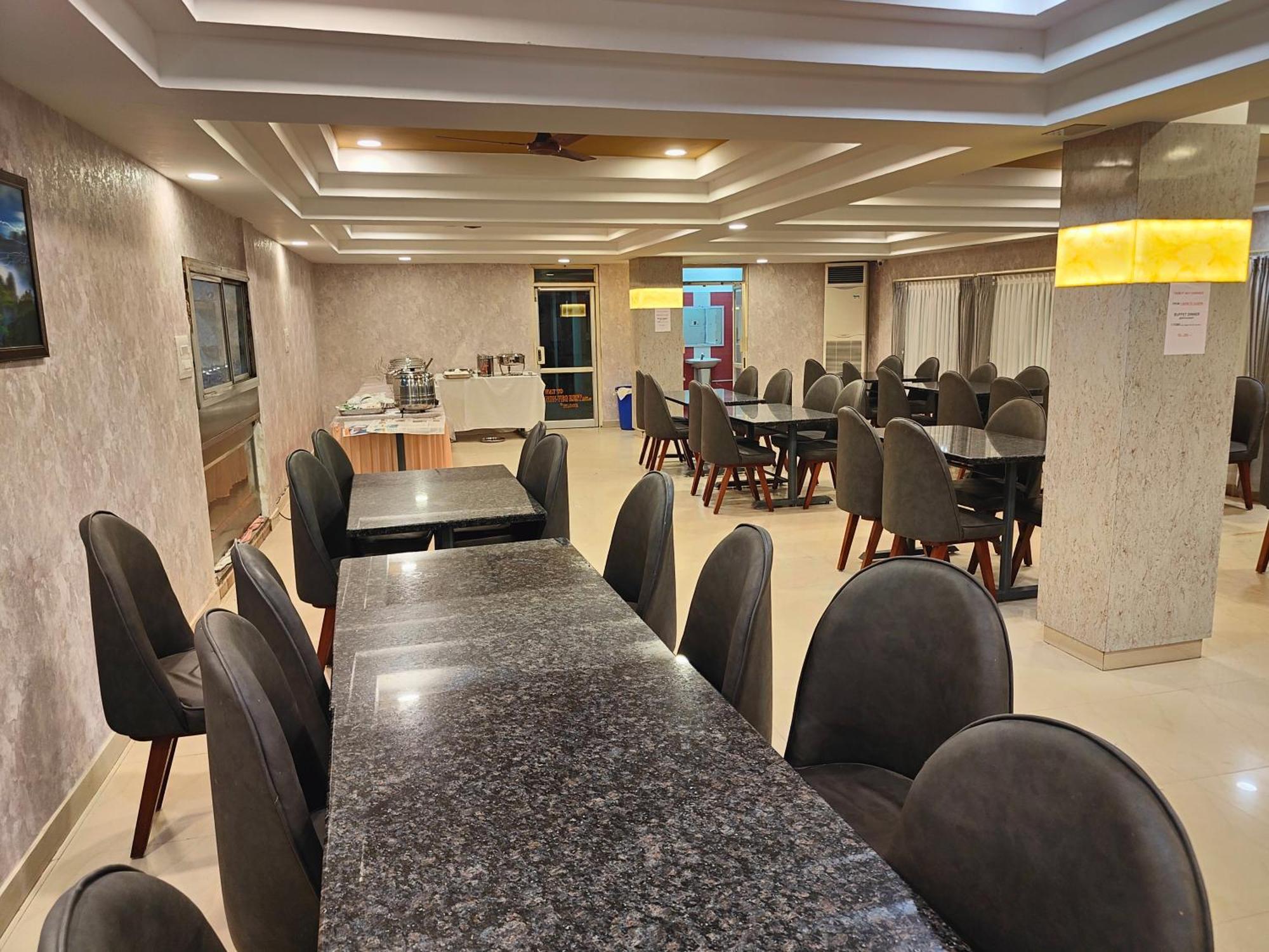 Hotel Geetha International 杜蒂戈林 外观 照片