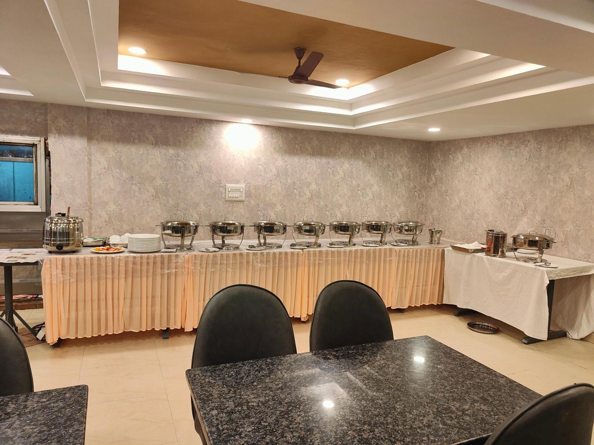 Hotel Geetha International 杜蒂戈林 外观 照片