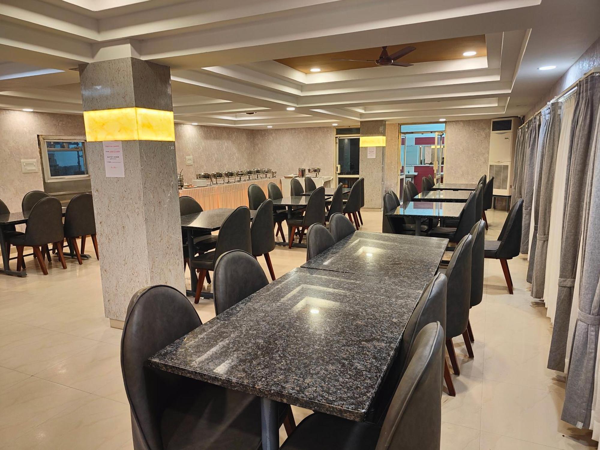 Hotel Geetha International 杜蒂戈林 外观 照片