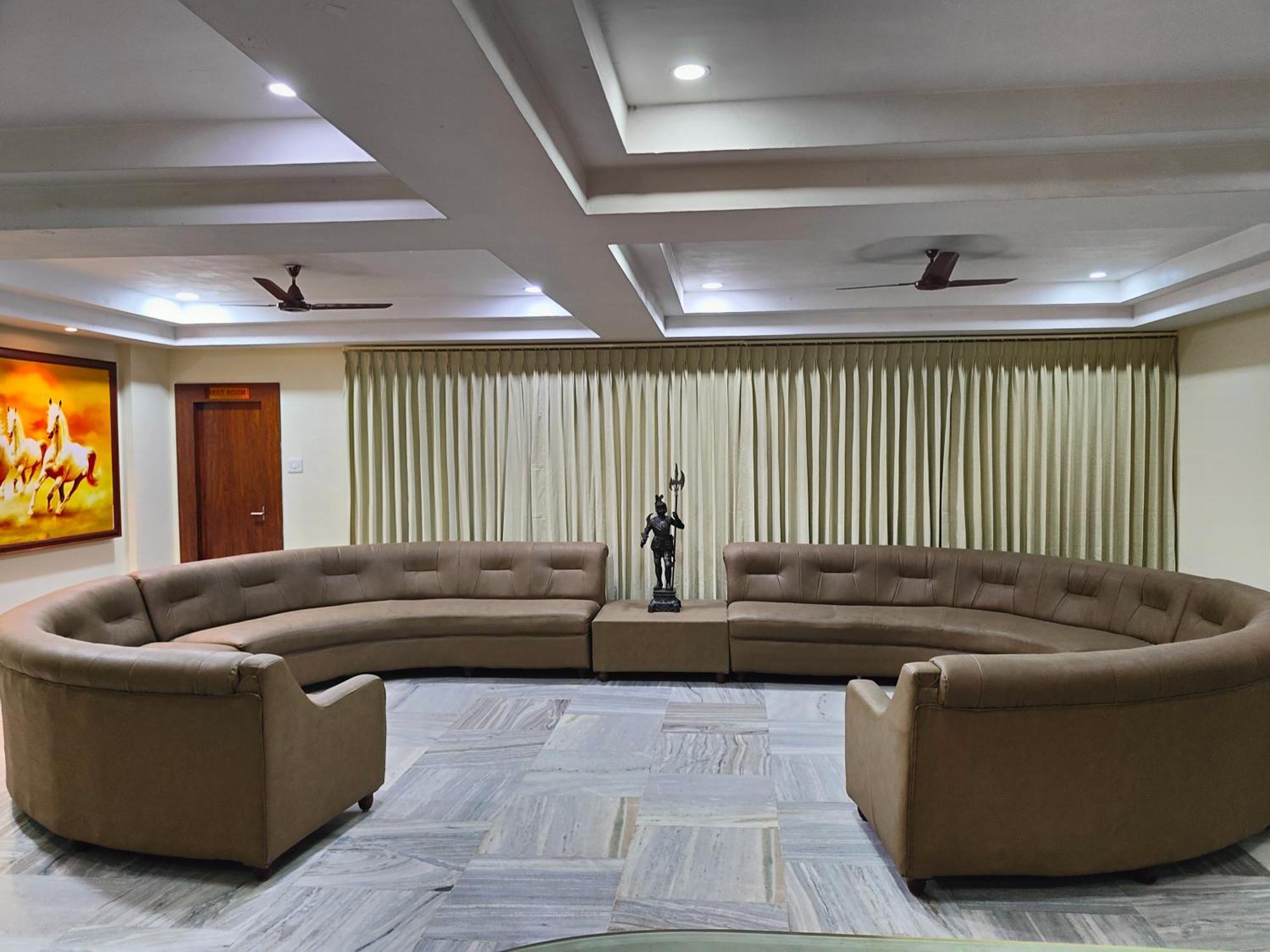 Hotel Geetha International 杜蒂戈林 外观 照片