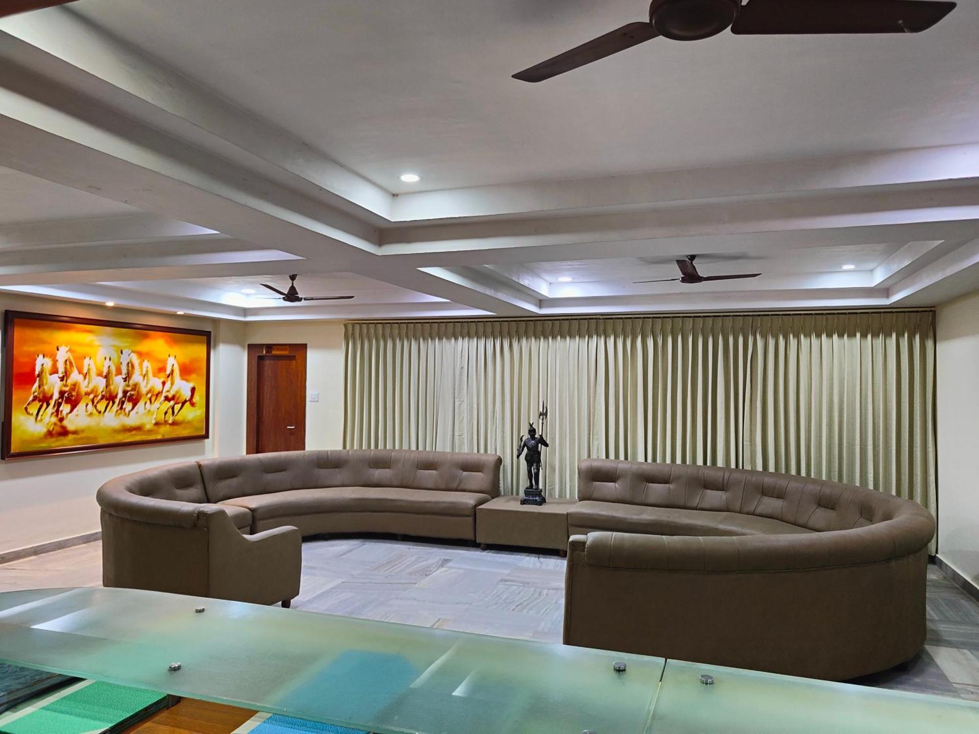 Hotel Geetha International 杜蒂戈林 外观 照片
