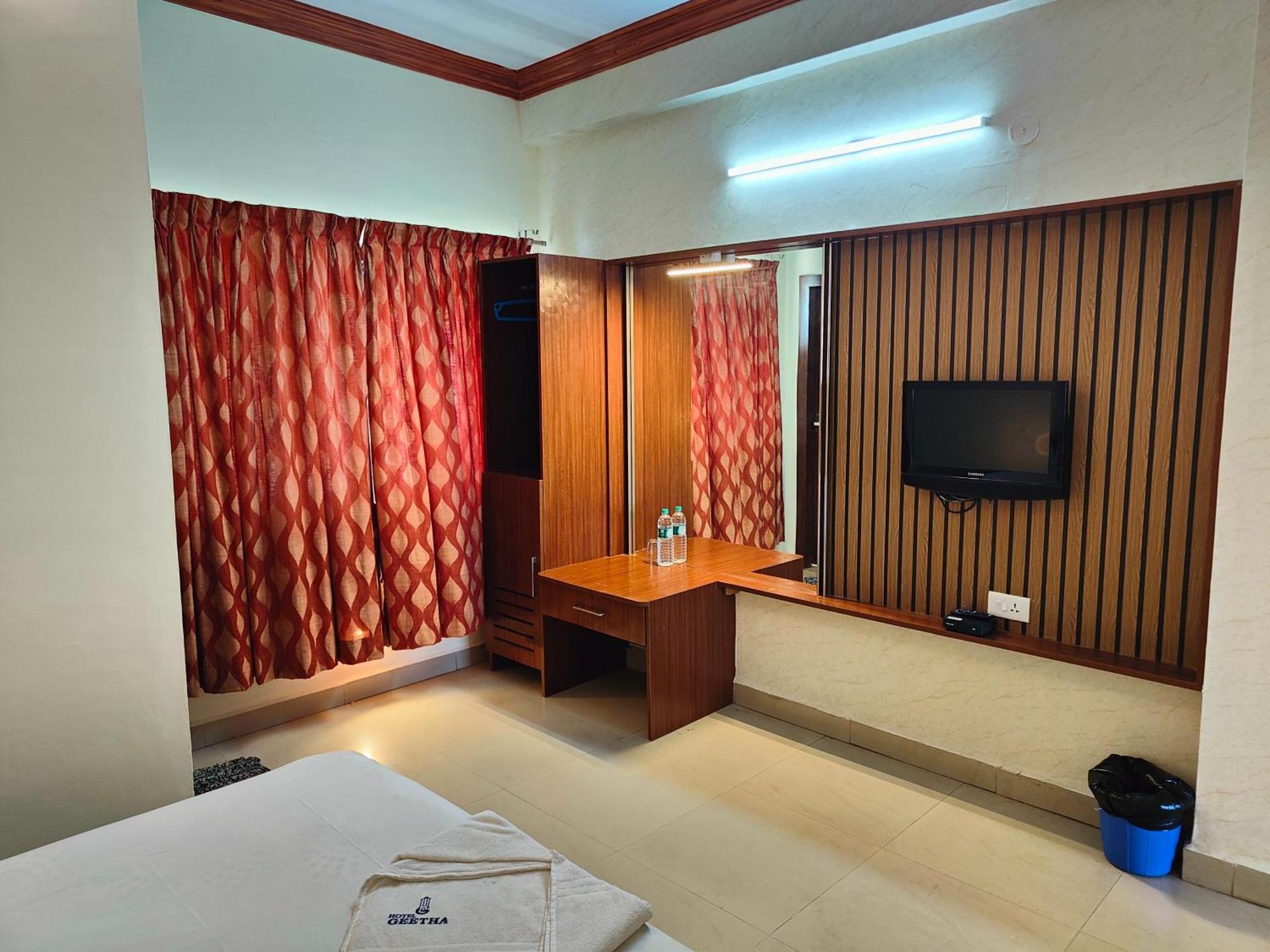 Hotel Geetha International 杜蒂戈林 外观 照片
