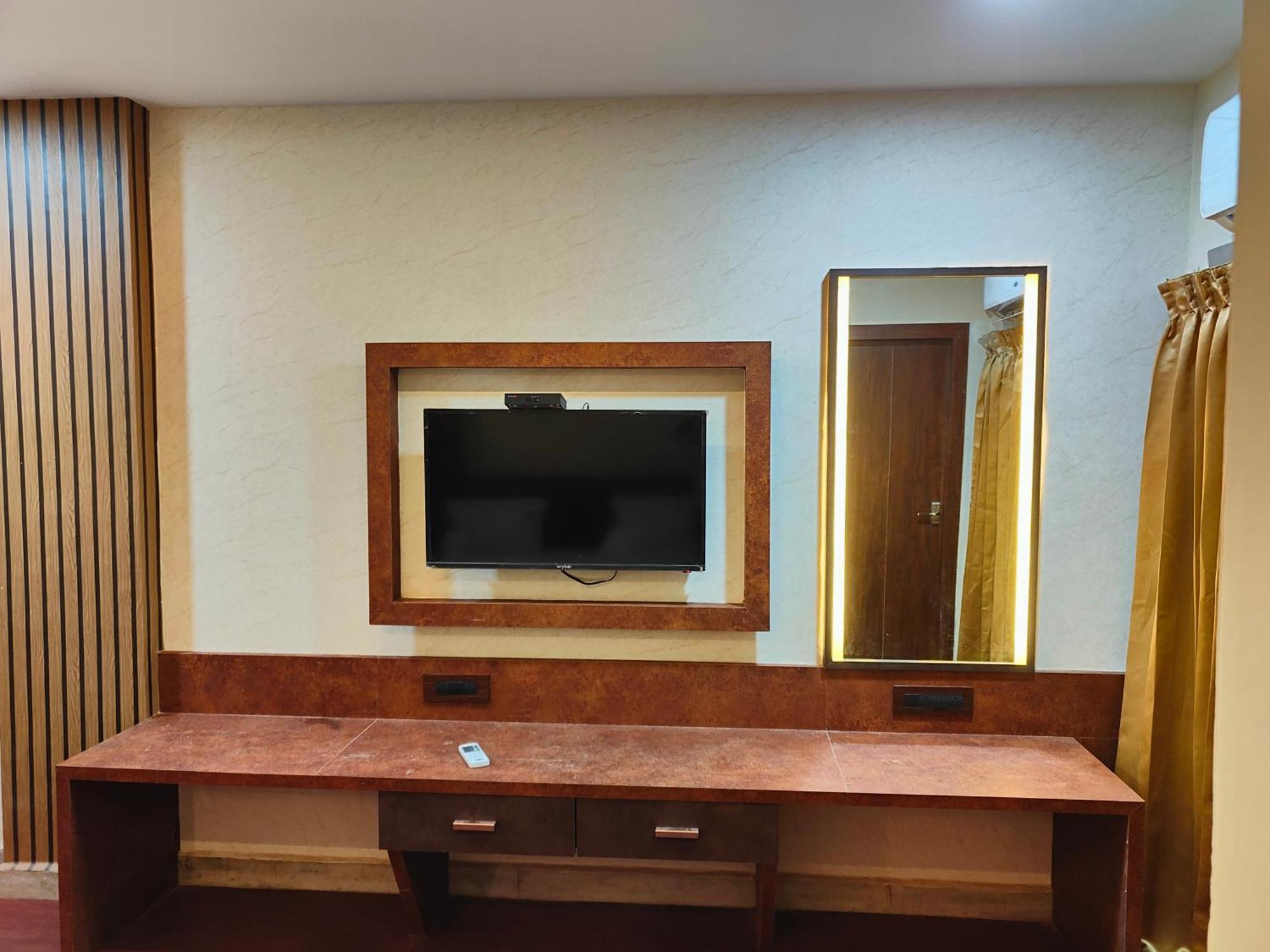 Hotel Geetha International 杜蒂戈林 外观 照片