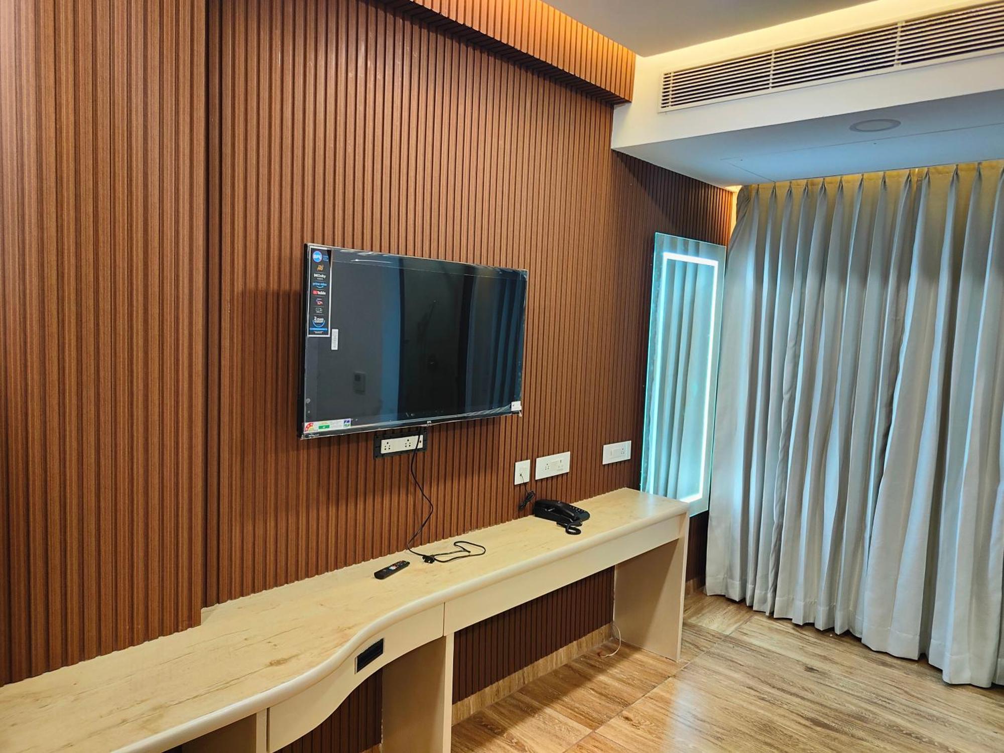 Hotel Geetha International 杜蒂戈林 外观 照片